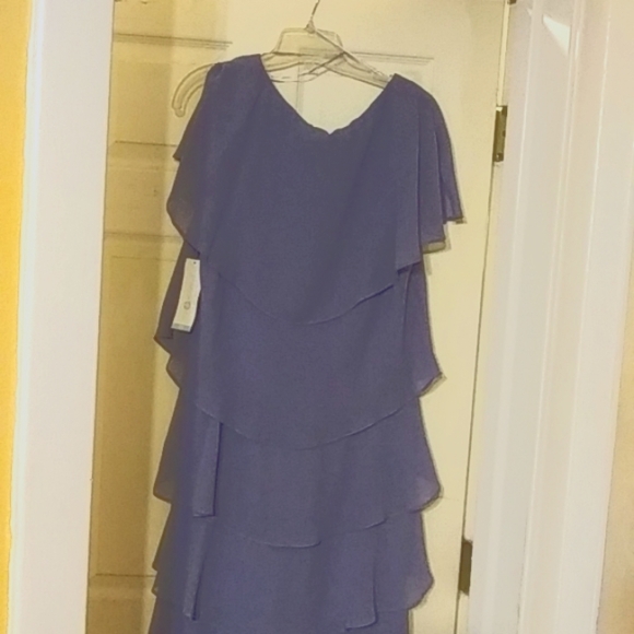 Dress - Picture 4 of 5